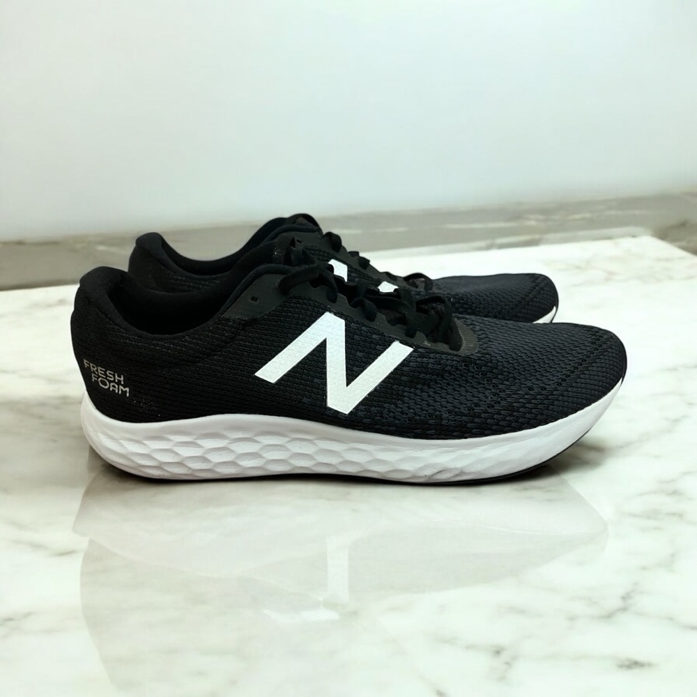 New Balance Men's Black and White Athletic Running Shoes